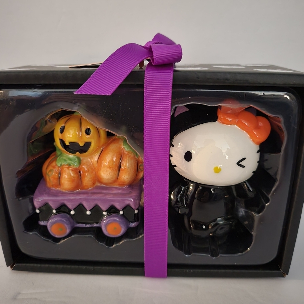 NWT Hello Kitty Halloween Salt and Pepper Shakers Mini Ceramic Figurines